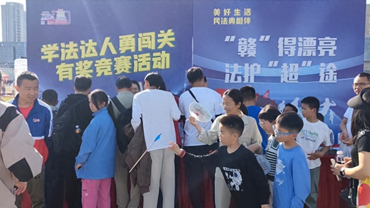 6万球迷齐学法！赣超揭幕战“体育+法治”燃动南昌