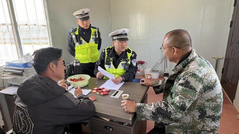 大同交管八大队走进大棚种植基地，织密务工人员出行安全防护网