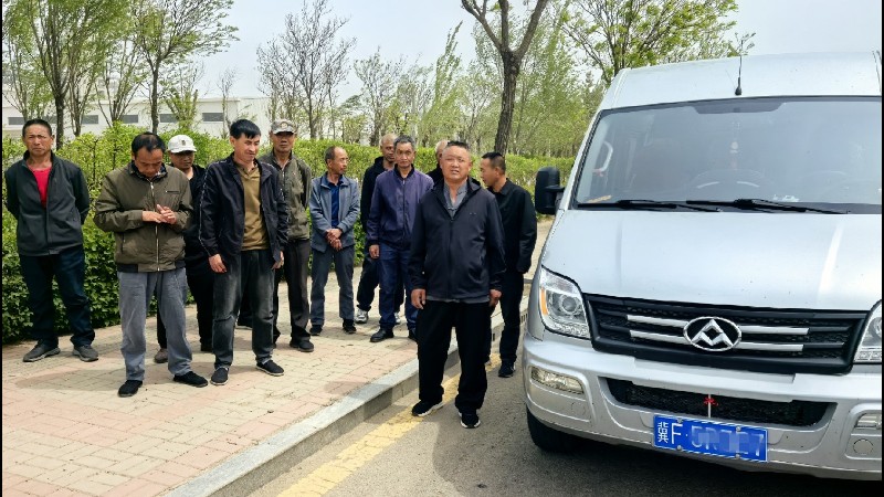 面包车核载9人硬塞11人，大同交管八大队依法查处除隐患