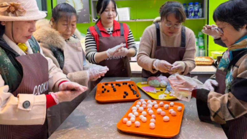 银川市兴庆区泰和社区：巧手送餐解民忧 法治护航暖民心