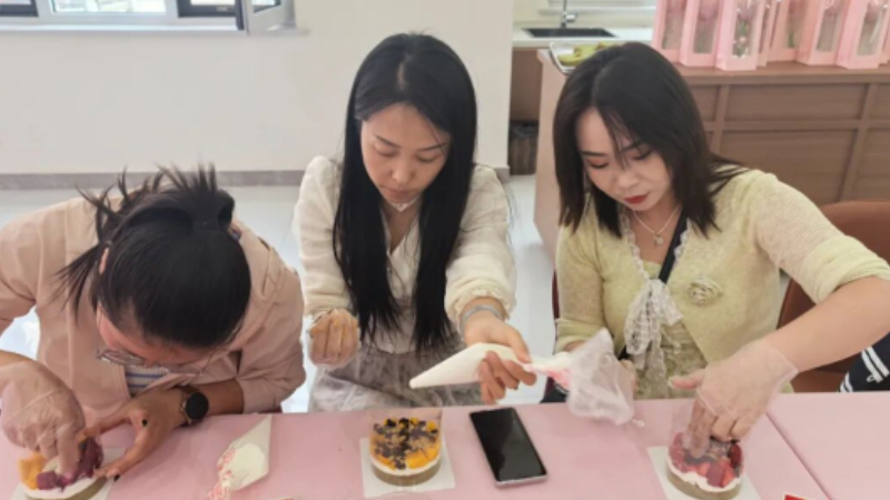 中卫市沙坡头区东方红社区：烘焙暖心纾压力，社区聚力护芳华
