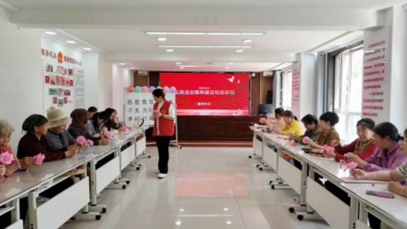 吴忠市利通区新华社区：巧手制花颂母爱 普法润心护芳华