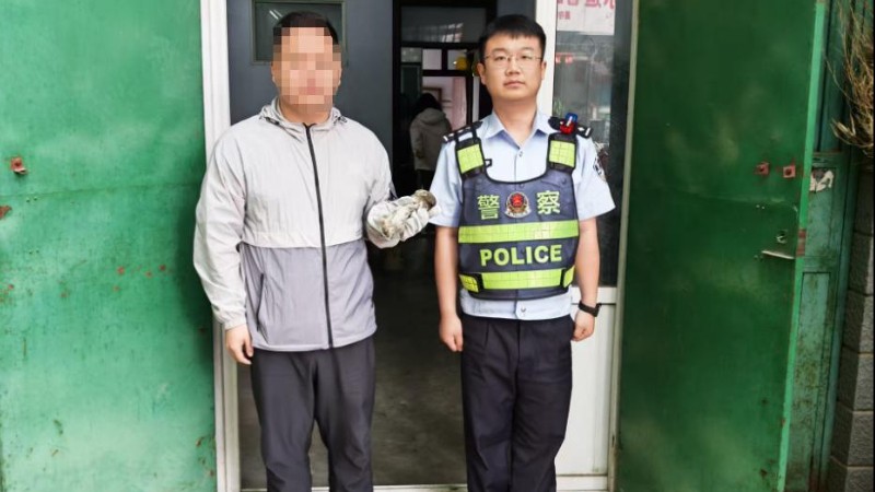 河南省南阳市桐柏县公安局：萌禽误入百姓家 警民接力护归林