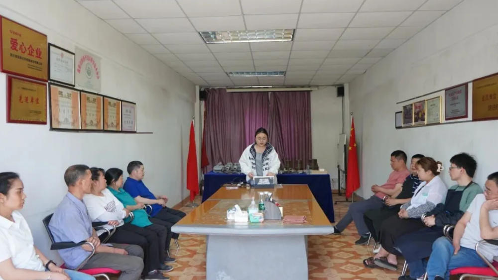 简阳市司法局“点单式”精准普法为企业特殊职工送暖解忧