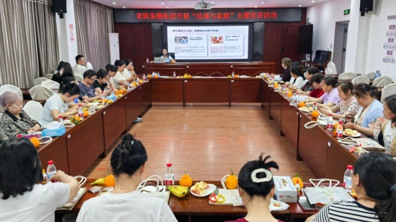 新疆霍尔果斯市司法局：母亲节送“法”礼 温情护航妇女群众