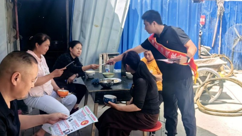 新疆霍尔果斯市司法局：普法宣传走进工地 法治护航守护民生