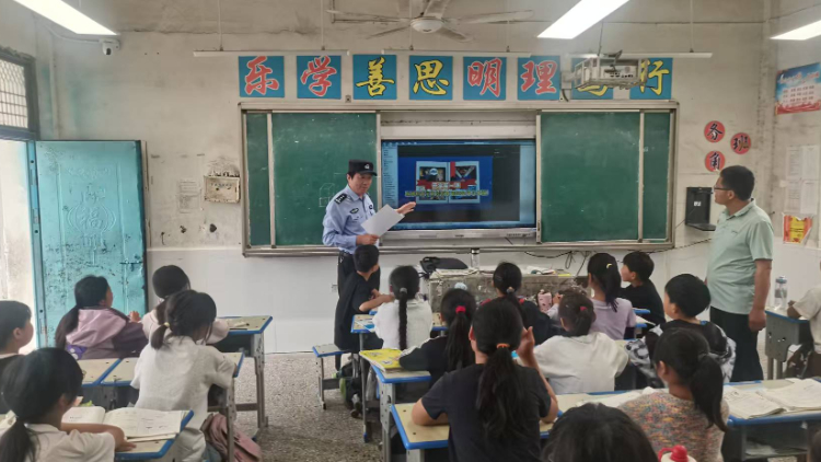 反邪宣传筑防线 青春无邪向未来