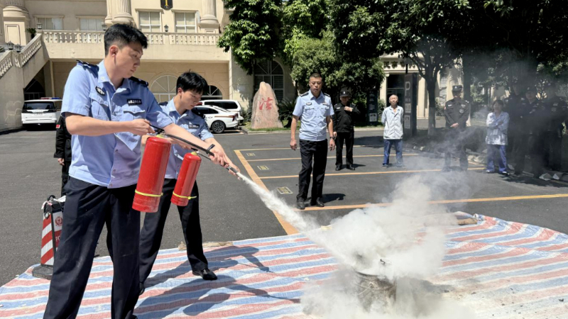 遂宁市中级人民法院法警支队开展消防演练