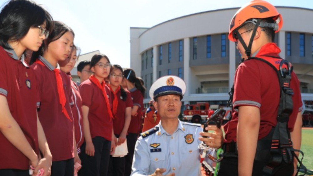 江苏常州消防首批“消防副校（园）长”上岗