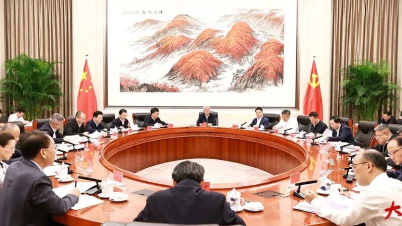 尹弘主持召开省赣南等原中央苏区振兴发展工作领导小组会议
