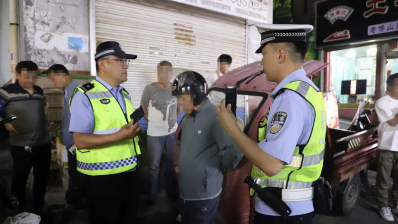 淄博博山交警夜查酒驾，“戏精”酒司机终现原形