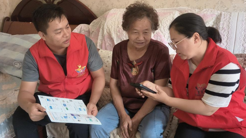 吴忠市利通区材机社区：敲门入户听民意 依法排忧暖民心