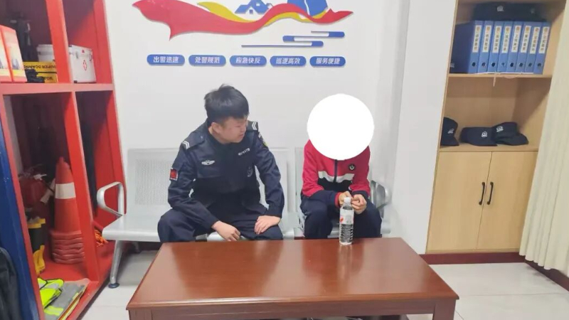 潍坊诸城特警深夜暖心救助离家出走少年