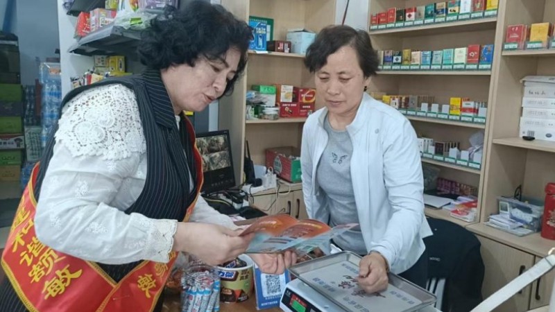 新疆额敏县司法局：送法进店强意识 以案释法护权益
