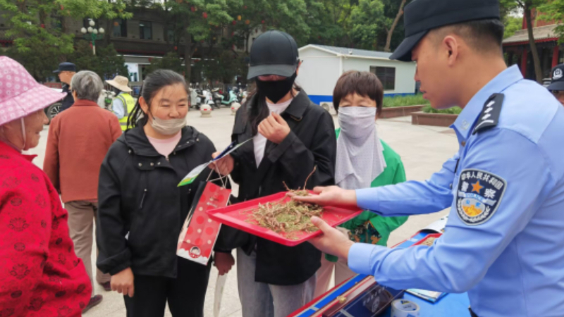 中卫市沙坡头区社区戒毒康复中心：实物普法辨毒品 趣味套圈筑防线