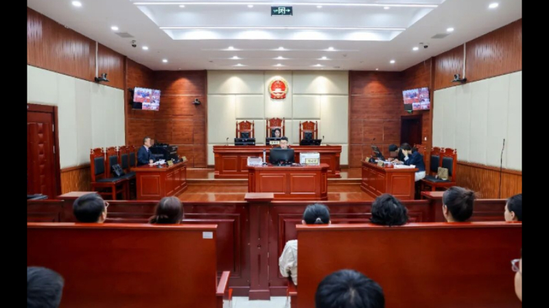 吉林省珲春市法院：旁听庭审学法规 护航经营防风险