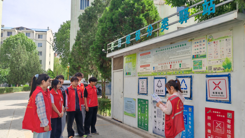 银川市兴庆区丽景社区：学子入户宣法规 银发分类守规章