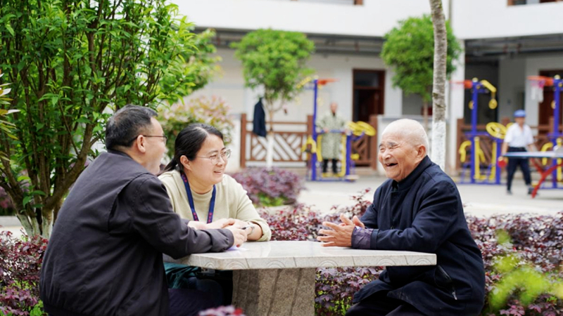 巴中市恩阳区：“露马脚”的旧椅子