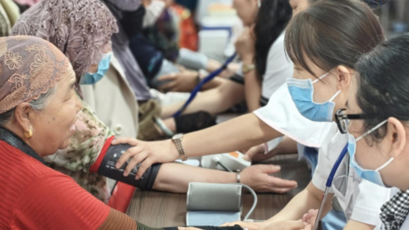 吴忠市利通区金星花园社区：科普控压知识 护航健康权益