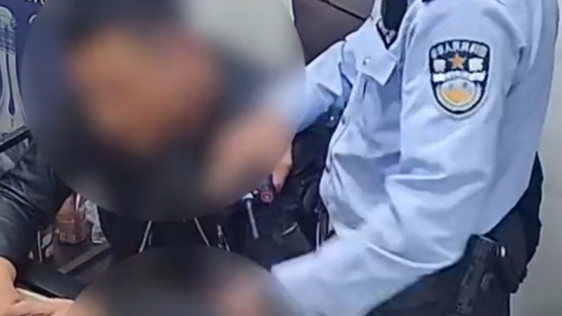 男子充当电诈“车手”被追逃，民警清查棋牌室一眼认出