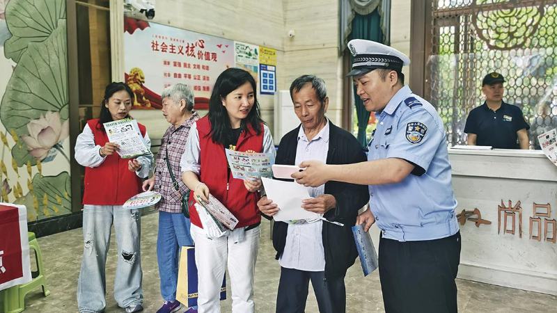 隆昌公安：讲安全知识 树文明理念