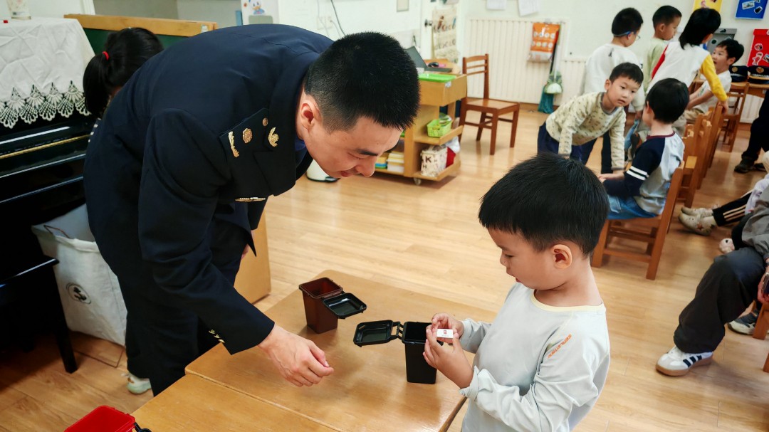 城管叔叔阿姨来上课？ 这堂“带货”课，小朋友抢着当“监督员”！