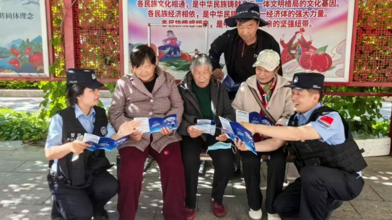 新疆伊犁边境管理支队霍尔果斯边境管理大队亚欧路边境派出所开展老年群体反诈宣传