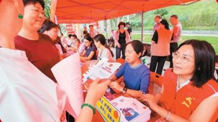 “新指南”让侨胞回国办事更方便