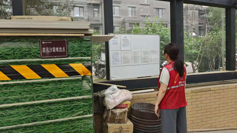 银川市兴庆区观湖社区：清淤疏浚保畅通 防汛备汛护安全