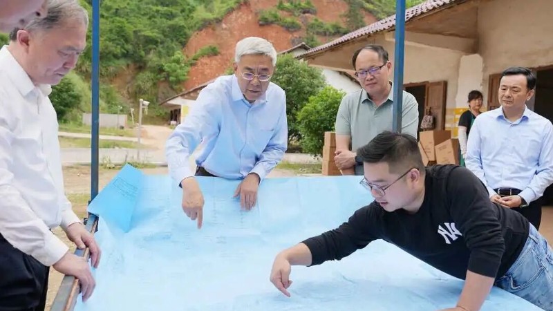 省委书记尹弘深入万载县暗访检查烟花爆竹安全生产工作