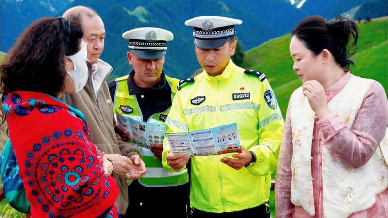 新疆霍城县公安局：警色护景色 平安伴旅途