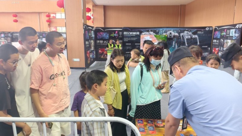 新疆伊宁市公安局巴彦岱镇派出所：科技展上话反诈 警民携手筑防线