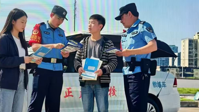 民警走进驾校 为学车学员送上反诈实用指南