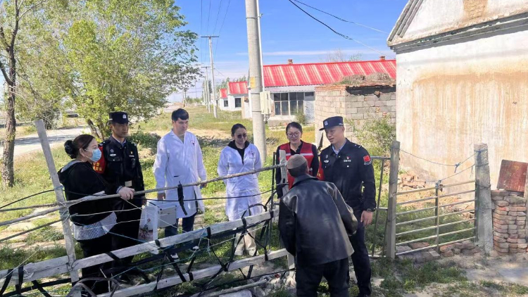 情暖孤寡老人 义诊慰问传温情