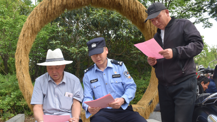 警护夕阳暖人心 公园反诈守牢老人“养老钱”