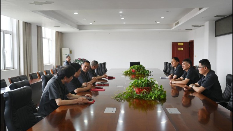 河南省南阳市社旗县法院举行“荣誉天平纪念章”颁发仪式暨座谈会