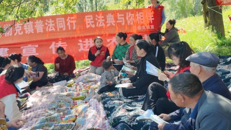 新疆尼勒克县司法局城镇司法所深入牧区开展法治宣传 筑牢法治安全防线