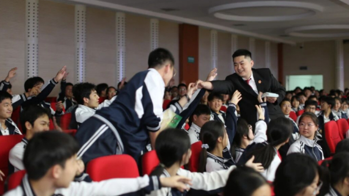 法护青春 筑梦前行——吉林省四平市两级法院联合人民网开展校园普法宣传周活动