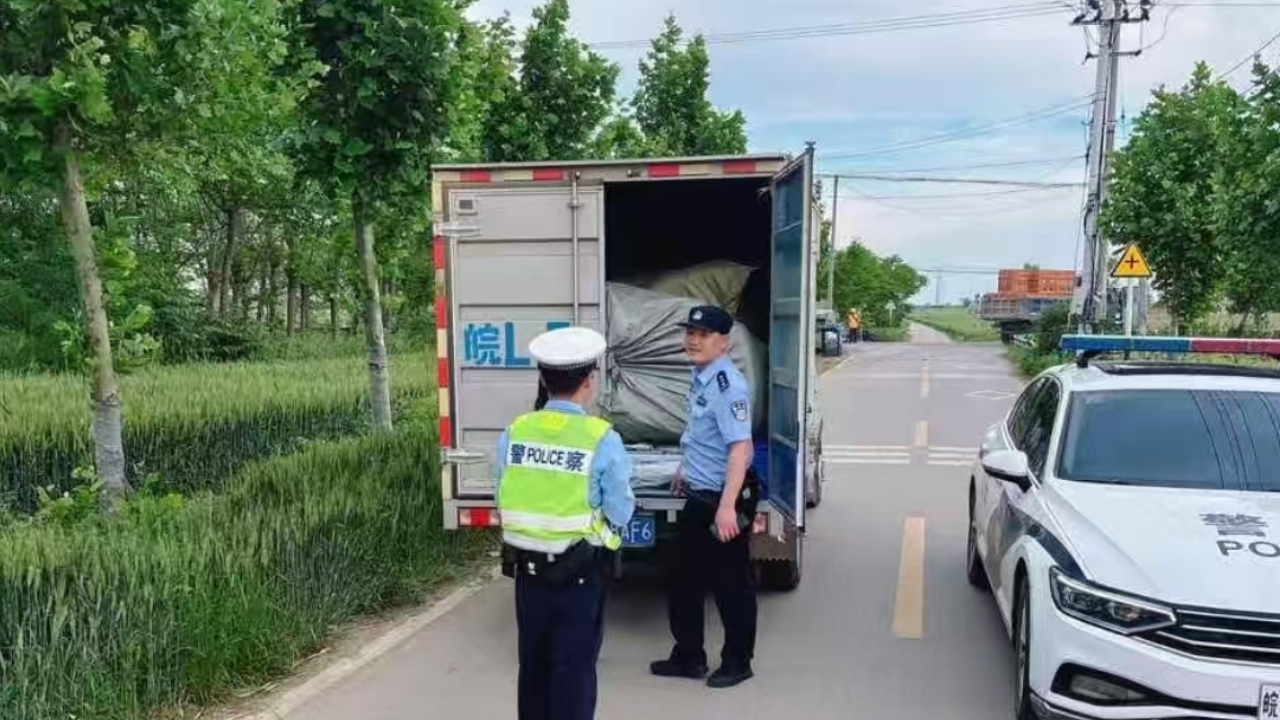 泗县开展“敲门行动”精准发力 筑牢农村交通安全宣传防线