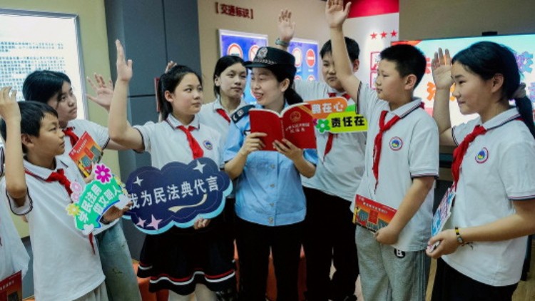 民法典宣传月·“典”亮生活