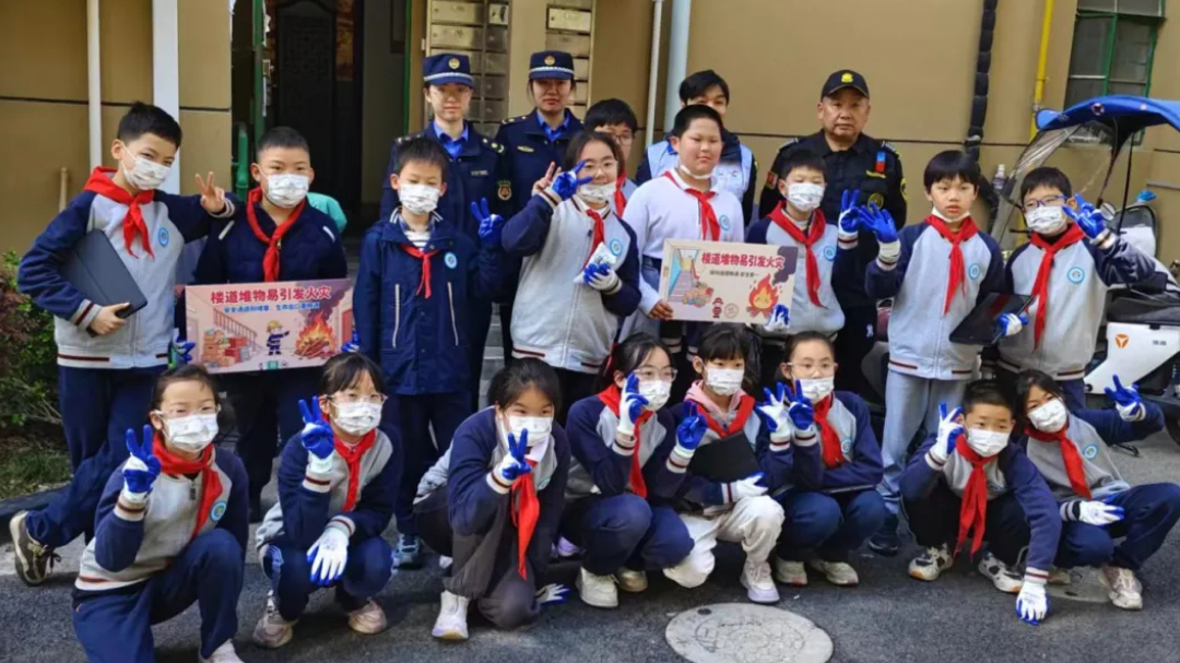 “牵手”校园深耕治理，楼道整治“实战”练兵
