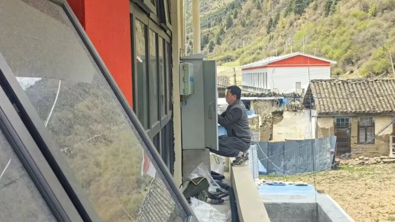 阿坝州红原县应急管理局有序完成全县地震预警终端设备维护更换