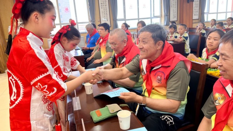 新疆乌鲁木齐市第三十五小学教育集团东站路校区（乌鲁木齐市第一百三十一小学）开展“传承红色薪火 砥砺向阳初心”暨行走的思政爱国主义教育活动