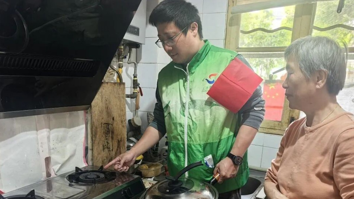 破解敲门难、青春“入局”，杨浦志愿服务深耕“社区安全网”