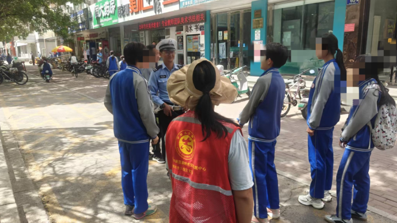 银川市兴庆区丰收社区：多方联动治违停 警社普法护平安