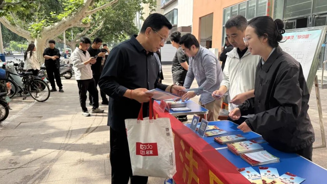 邯郸市司法局开展《中华人民共和国民法典》《信访工作条例》集中宣传日活动