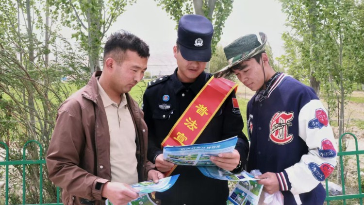 普法润边关 法治护平安