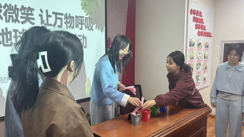 银川市兴庆区泰和社区：宣讲答疑解分类难题 趣味互动建绿色家园