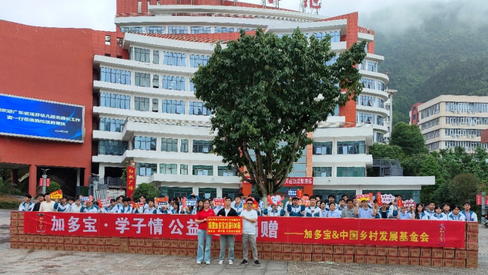 宣汉职专：接收公益清凉 激励青年感恩