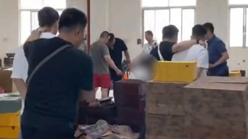 代管直播间里的“稀世古董”转卖可获暴利？民警千里奔袭破骗局